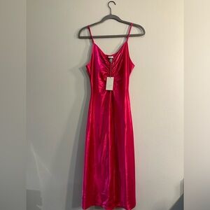 Fushia pink slip dress - lovely for girls night out, bachelorette trip, etc! 💓